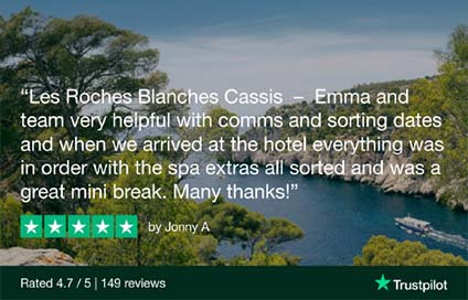 Trustpilot review by Jonny advising how helpful Emma was sorting dates and helping with the hotel.